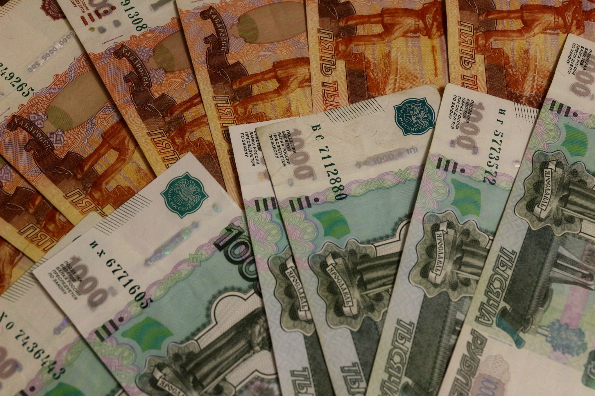 Жителям России для полного счастья требуется зарплата в 161 тыс. рублей в месяц