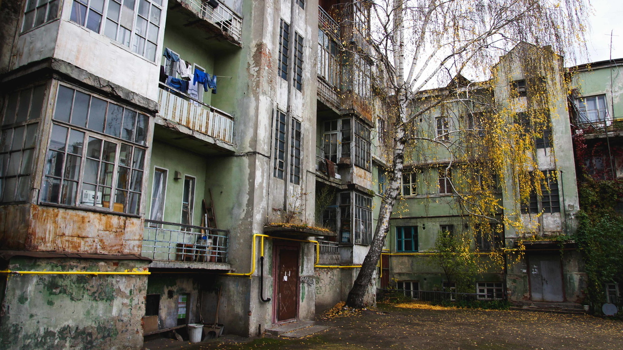 В Тюменской области снесли 10 аварийных домов после вмешательства прокурату