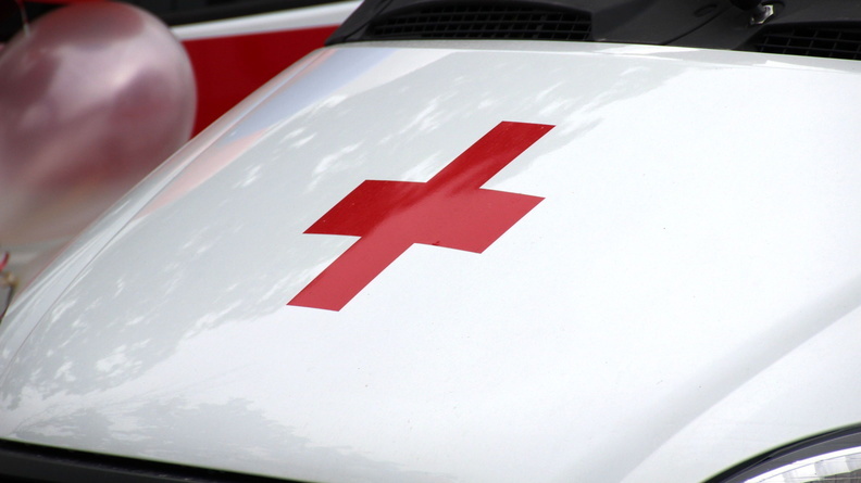 Попавшим в крайне неприятную ситуацию тюменцам помогли медики скорой помощи